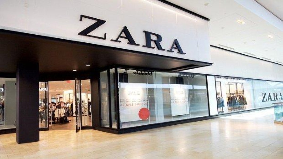 Клиенти на Zara откриват молби за помощ в новите си дрехи