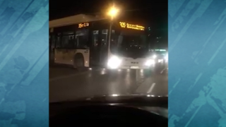 Автобус в София прави безумни маневри на оживено кръстовище (видео)