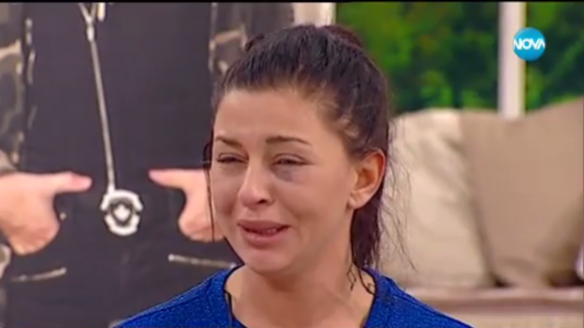 Пребиха фолк певицата Дебора пред дома й след излизането й от Big Brother (видео)