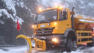 Циклонът Татяна покри България със сняг, две катастрофи блокираха Хемус (видео)