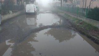 Улици в столичния квартал Обеля са под вода (видео)