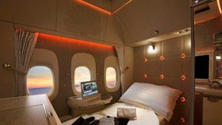 Новата първа класа на Emirates- виртуални прозорци и седалки за нула гравитация (видео)