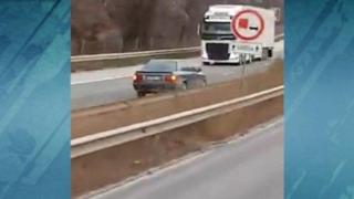 Шофьор кара в насрещното на скоростен път (видео)