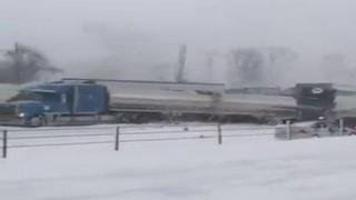 Снежен ад в Западна Европа предизвика хаос (видео)