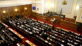 Слухти, контролирай, отричай, мачкай