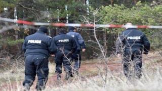 Полицията претърсва гората край Нови Искър