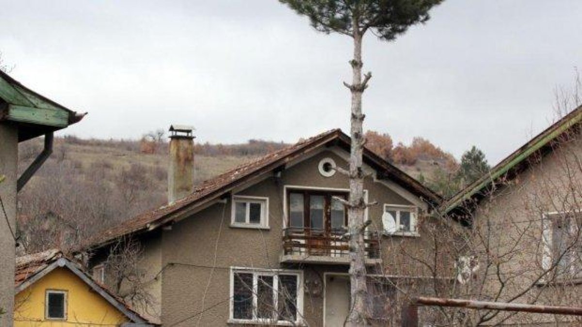 Майката на убития в Нови Искър Боби: Не вярвам Росен да е убиецът