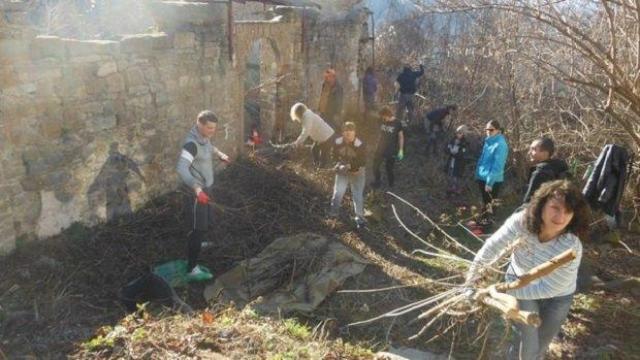 Доброволци преобразиха останките от църквата "Св. Спас" във Велико Търново само за 120 минути