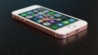 Френската прокуратура разследва Apple за умишлено забавяне на по-старите модели Айфон