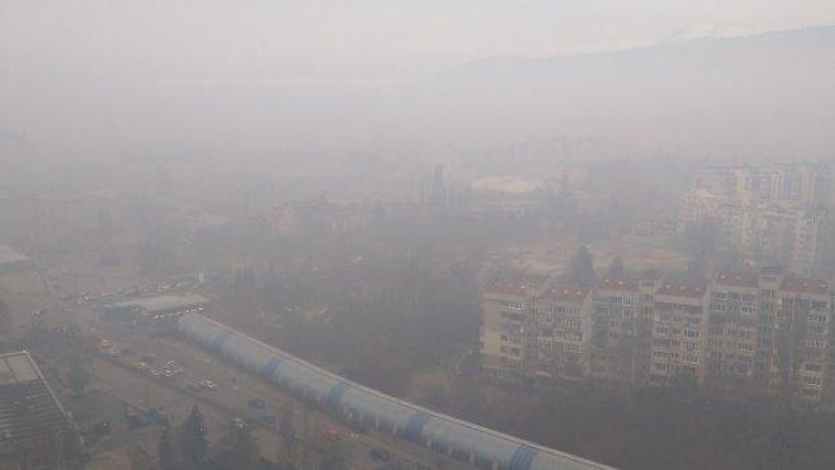 Дали това над София е просто мъгла?