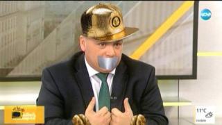 Депутатът Александър Симов ръкомаха все едно рапира