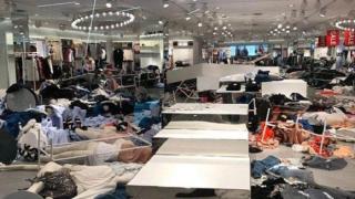 Опустошиха магазини на H&amp;M заради расистка реклама