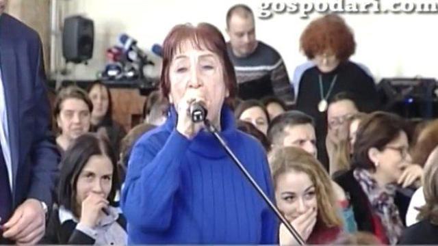 Разпалена жена праща видни личности в седалищните части на майките им заради Истанбулската конвенция