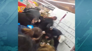 Французи полудяха и се биха заради голямо намаление на Nutella (видео)
