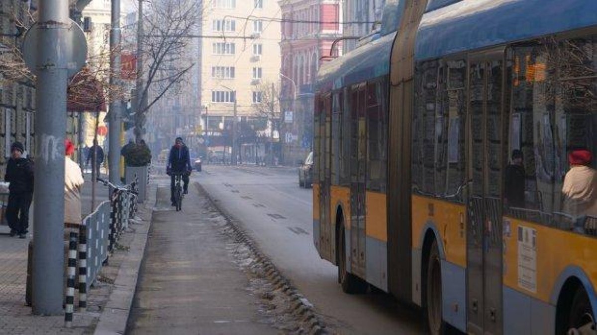Велоалеите в София са развъдник на прах