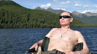 Песен за Путин, който подлудява жените, взе Грами (видео)