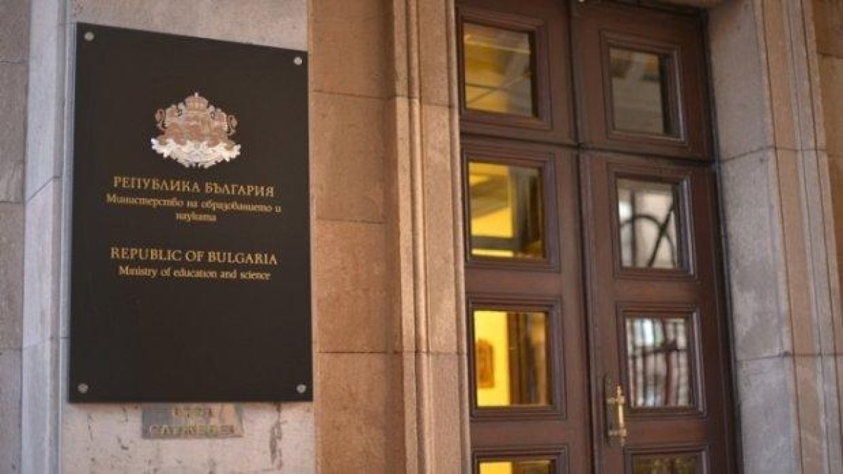 Варна наруши здравната забрана, събира заедно ученици