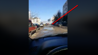 Как изглеждат софийските улици от купето на колата (видео)