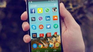 Почти 50% от българите притежават смартфон и не се разделят с него