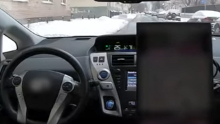Вижте как самоуправляваща се кола кара по снежните улици на Москва (видео)