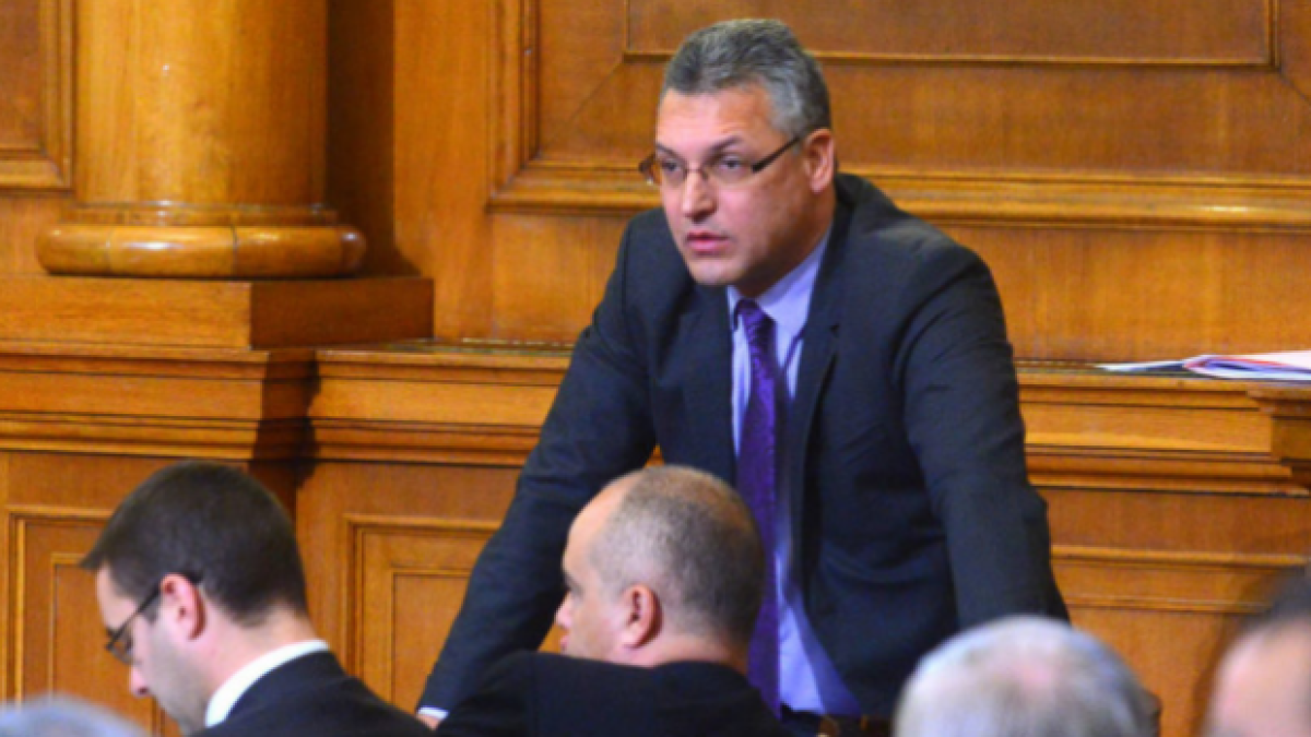 Отстраниха Валери Жаблянов от поста му след два часа дебати
