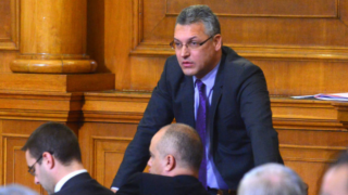 Отстраниха Валери Жаблянов от поста му след два часа дебати