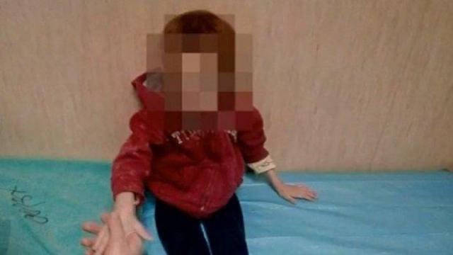 Освободиха майката на недохранените близнаци, приети в болница