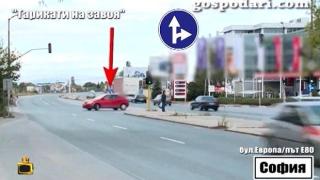 Тарикати правят опасен ляв завой, без да се съобразяват със знаците