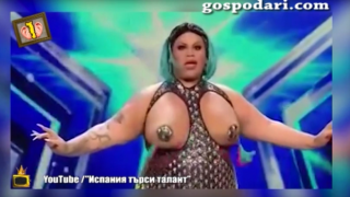 Момиче размята кубици плът в испанско шоу за таланти