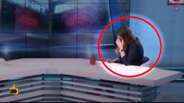 Гост в предаване се мъчи да не се разсмее на изказване на водеща