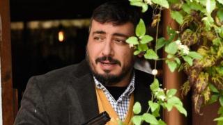Истински полицаи дошли по сигнал, докато Геро, окървавен умирал на снимачната площадка