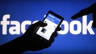 Бивш мениджър във Facebook: Компанията "крадеше" данни чрез игри