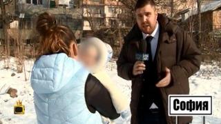 Какво ще се случи със самотната майка, склонявана да си остави детето на приемно семейство?