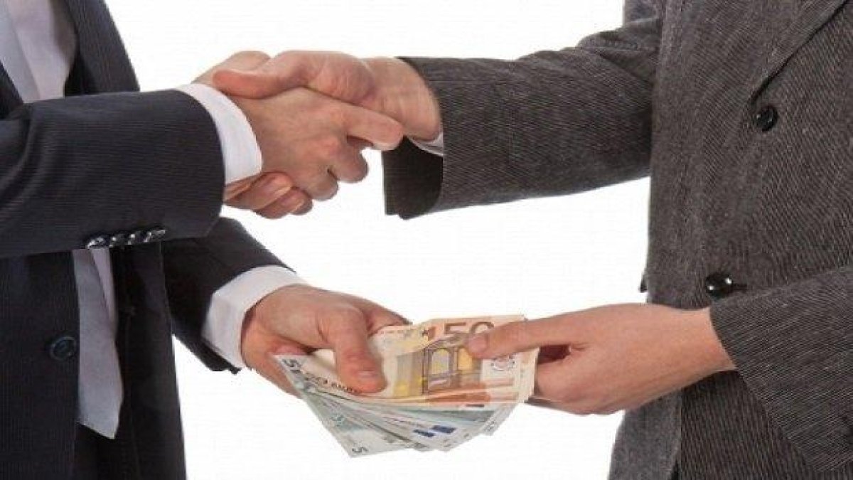 Служители на НАП са обвиняеми за организирана престъпна група
