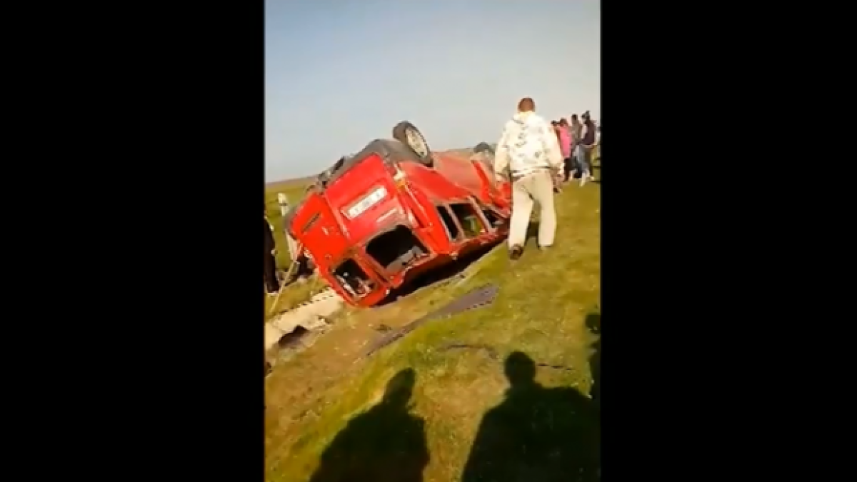 Бус се обърна на АМ „Тракия” днес, двама души загинаха на място
