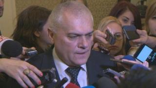 Вътрешният министър Радев се оплете в мрежа от въпроси без отговори (видео)