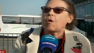 Туристи прекараха нощта на магистрала заради автобус без гориво (видео)