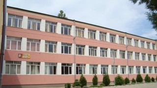 Директор шамароса ученик, изпуснал си нервите