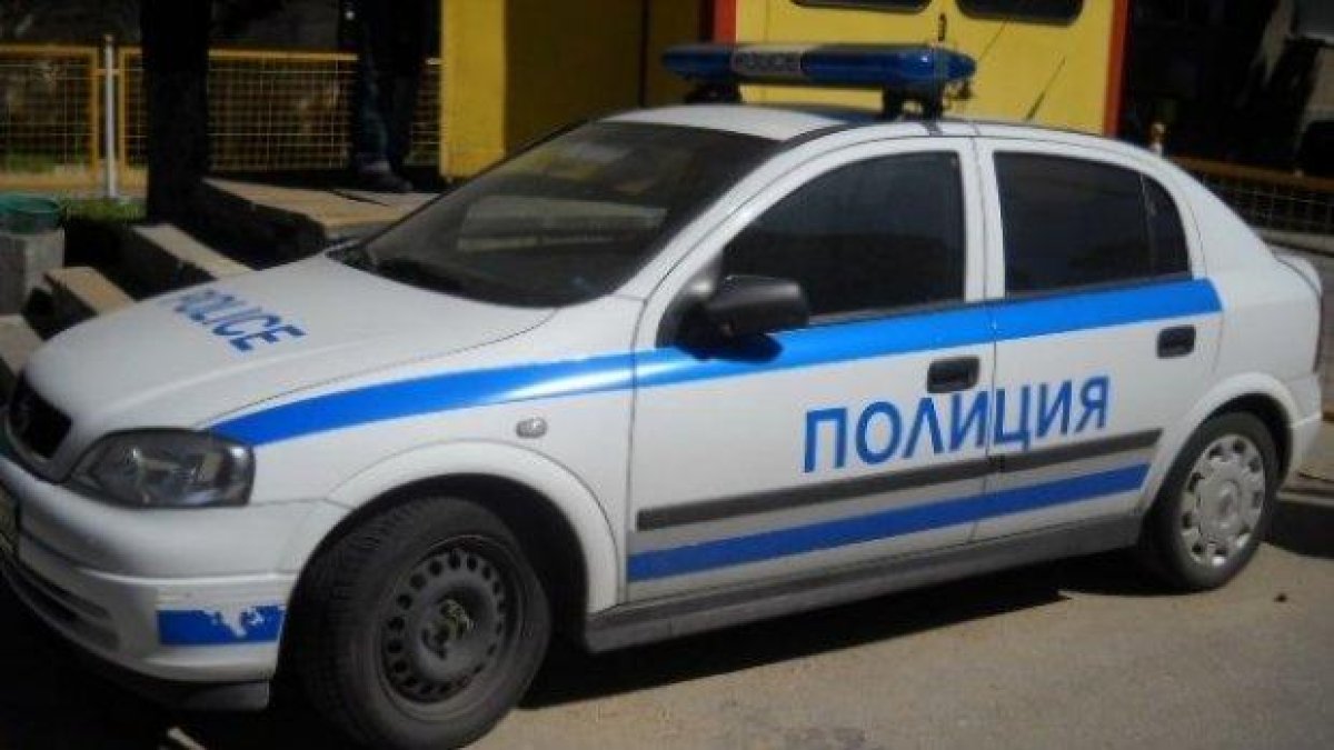 Полицаи хванаха пиян шофьор, тръгнал да кара деца на екскурзия