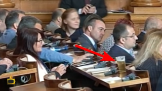 Какво пият депутатите по време на работа?