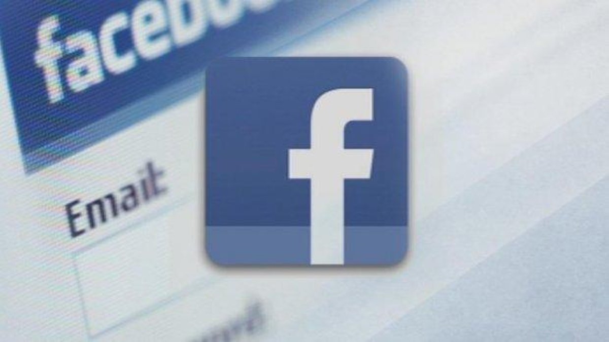 Грешка във Facebook превърнала в публични съобщения, предназначени за по-малки групи от хора
