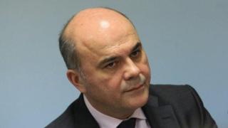 Бисер Петков остава министър след силно обществено несъгласие с оставката му