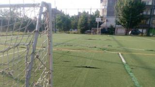 Дете пострада, след като футболна врата падна върху него на спортна площадка
