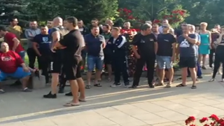 Роми вилняха с брадви и ножове в Угърчин (видео)