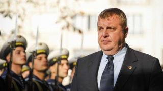 По-малко от половината военни пилоти извършват реални полети