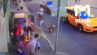 Шофьор блъсна 8 души в Москва и се събуди (видео)