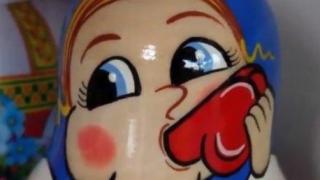 Матрьошката е вече със свирка на уста, въпросът е каква
