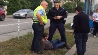 Служителят на Градска мобилност, който затисна младежа към земята, няма да бъде наказан (видео)