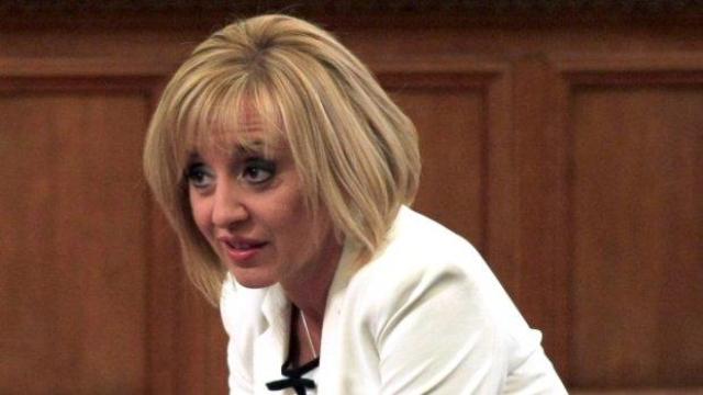 Мая Манолова: Решете проблема на майките и подавам оставка