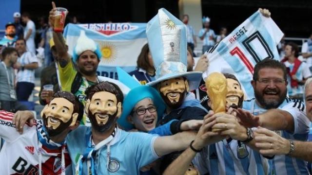 Гневна фенка на Аржентина наби бразилец